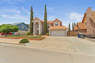 2053 Gus Moran St in El Paso, TX - Building Photo - Building Photo