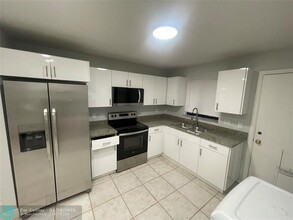 501 NE 37th St-Unit -2 in Pompano Beach, FL - Building Photo - Building Photo
