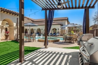 Mission Hills Apartments in San Antonio, TX - Foto de edificio - Building Photo
