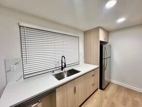 6722 S Monroe St, Unit B in Tacoma, WA - Building Photo - Building Photo