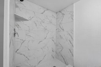 302 E Cevallos, Unit 3 in San Antonio, TX - Building Photo - Building Photo