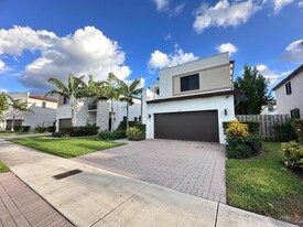 8472 SW 29th St in Miramar, FL - Building Photo