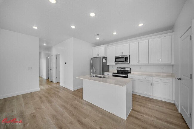 5801 S Garnet Dr in Saint George, UT - Building Photo - Building Photo