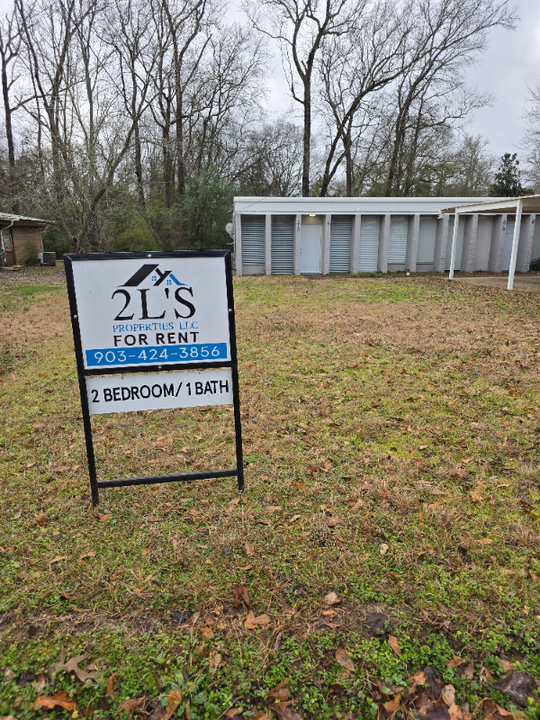 210 St Francis St in Marshall, TX - Building Photo