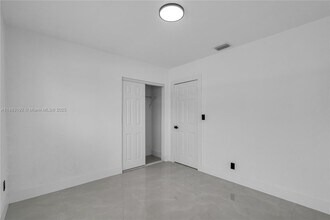 1000 NW 198th St in Miami, FL - Building Photo - Building Photo