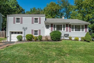39 Warren Trail in Denville, NJ - Building Photo