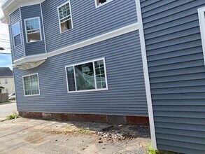 321 Turner St, Unit upstairs unit in Auburn, ME - Building Photo - Building Photo