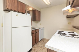 Lincoln Village Apartments in Spokane, WA - Building Photo - Interior Photo