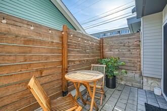 547 Highland Dr in Seattle, WA - Building Photo - Building Photo