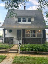 1525 11th Ave in Moline, IL - Building Photo