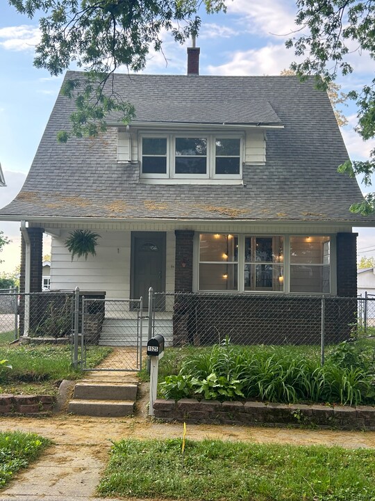 1525 11th Ave in Moline, IL - Building Photo