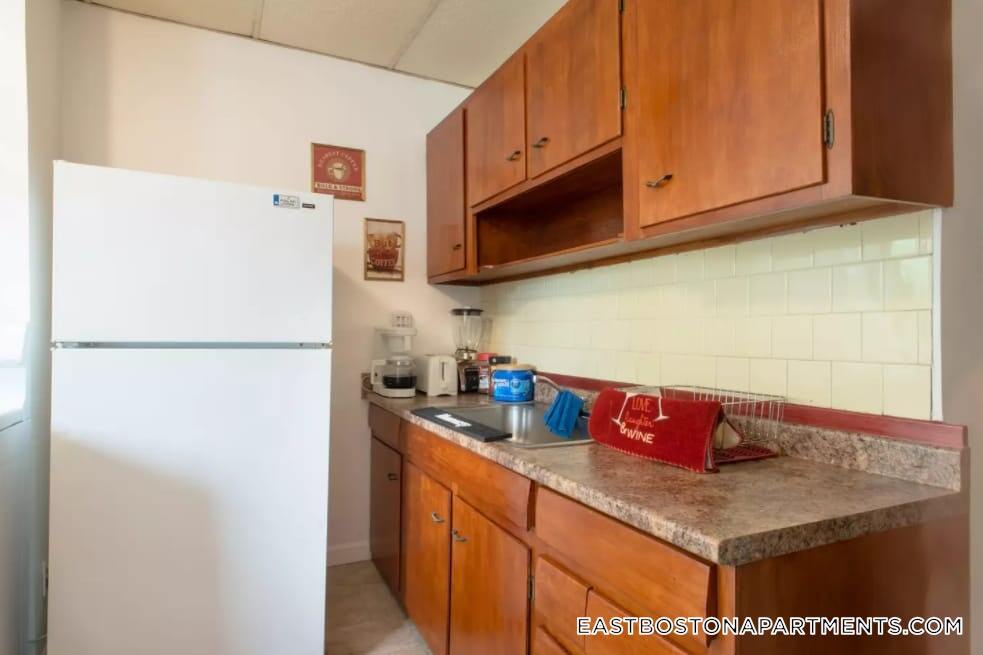 28 Orleans St in Boston, MA - Building Photo