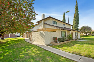 2700 Santiago Rd in Fullerton, CA - Building Photo - Building Photo