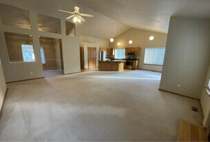 13002 73rd Ave Ct E in Puyallup, WA - Building Photo