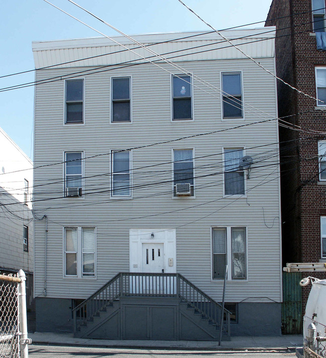 60-62 Newkirk St in Jersey City, NJ - Building Photo - Building Photo