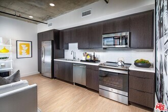 1101 N Main St in Los Angeles, CA - Building Photo - Building Photo