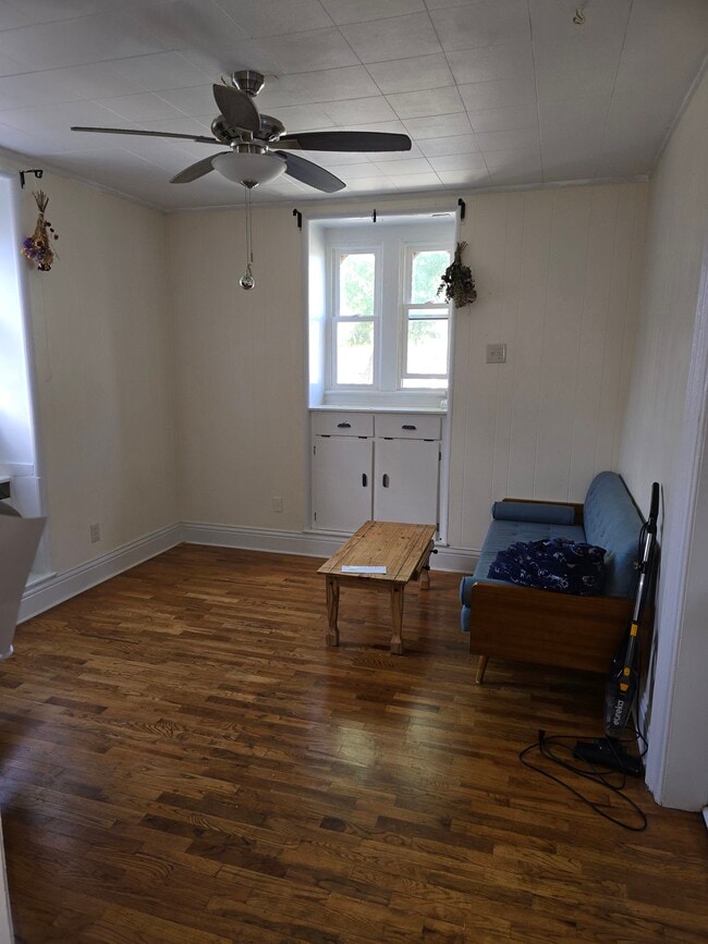815 N Capitol Ave, Unit B in Lansing, MI - Foto de edificio - Building Photo