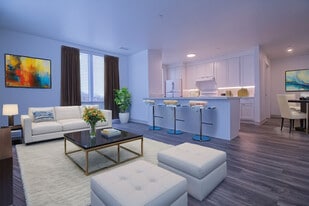 La Joya Gardens in Detroit, MI - Building Photo