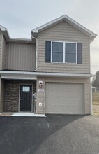 8820 Hillside Way in Waynesboro, PA - Building Photo - Building Photo