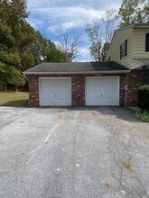 327 Griffith Dr in Douglassville, PA - Building Photo - Building Photo