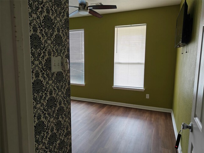 property at 7915 Moss Springs Ct