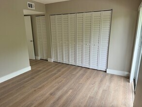 510 NW 86th Pl, Unit 206 in Miami, FL - Building Photo - Building Photo