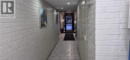 2373 King St E in Hamilton, ON - Building Photo - Building Photo