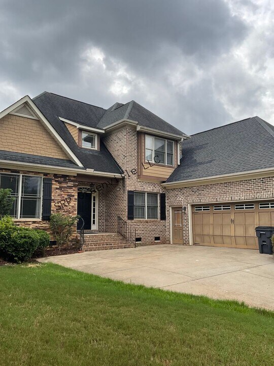 217 Asheton Lakes Way in Simpsonville, SC - Building Photo