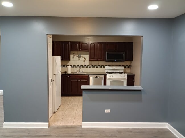 1206 E Fairview St, Unit 1206 E Fairview St, in Arlington Heights, IL - Building Photo - Building Photo