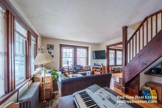 8 Niles St, Unit 8, Unit 8