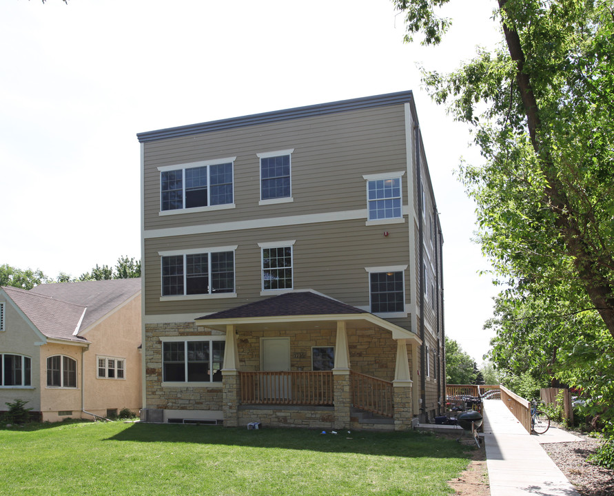 1716 Rollins Ave SE in Minneapolis, MN - Foto de edificio