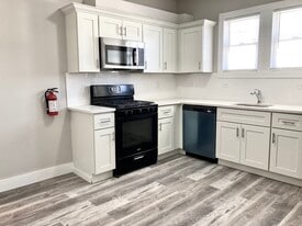 72 Clinton Pl, Unit 2 East in East Rutherford, NJ - Building Photo