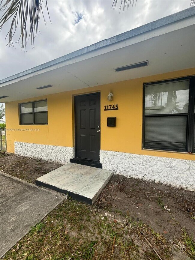 11741 NE 14th Ave in Miami, FL - Building Photo - Building Photo