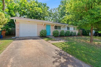 902 Cardiff Dr in Austin, TX - Building Photo - Building Photo