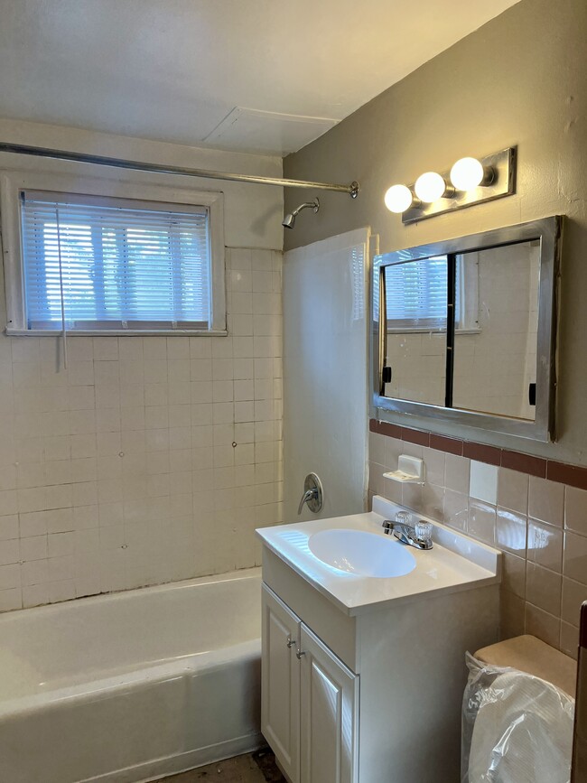 38 Deerfield Ct, Unit B
