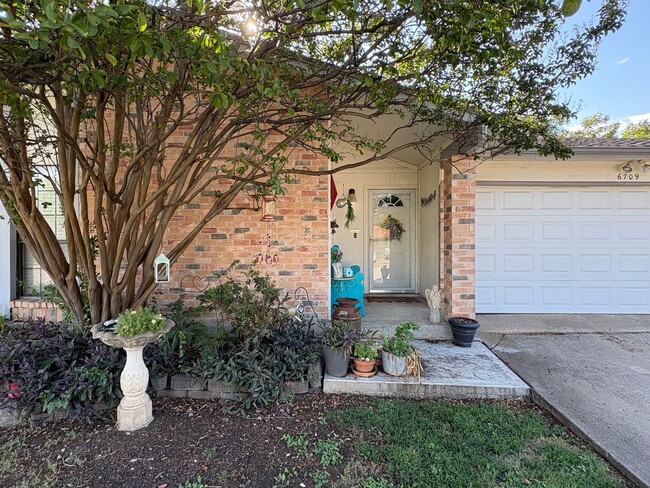 6709 Constitution Dr in Watauga, TX - Building Photo - Building Photo