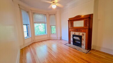 833 W Newport Ave, Unit 3 in Chicago, IL - Building Photo - Building Photo