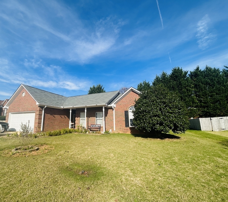 298 Glen Crest Dr in Moore, SC - Building Photo