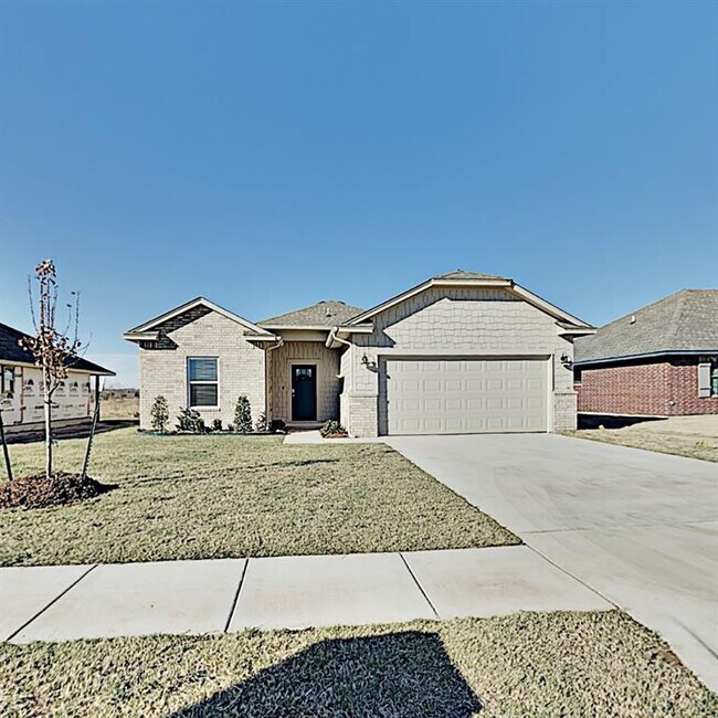 1929 Sara Vista Dr in Yukon, OK - Building Photo - Building Photo