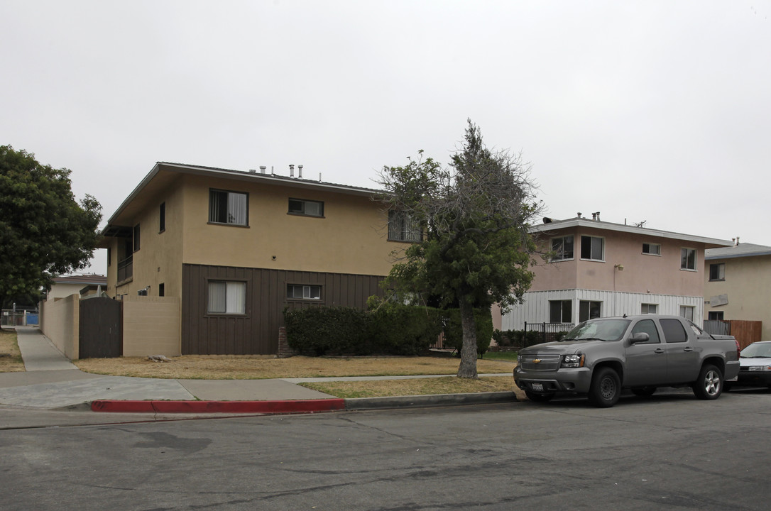 1835-1837 W Gramercy Ave in Anaheim, CA - Building Photo