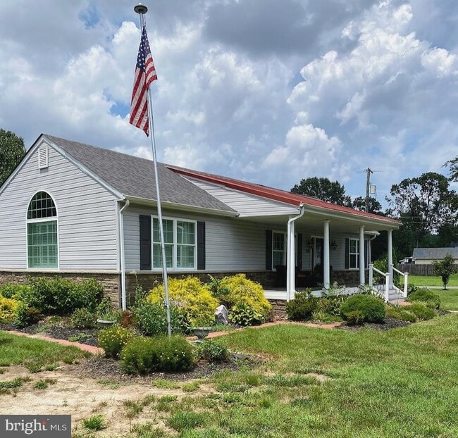 999 Shoreland Dr in Glen Burnie, MD - Building Photo - Building Photo