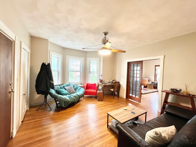 48 Kent St, Unit 2 in Somerville, MA - Building Photo - Building Photo