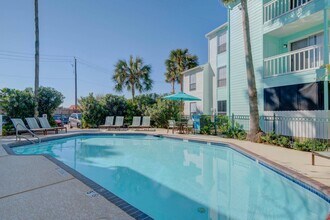 Village by the Sea in Galveston, TX - Foto de edificio - Building Photo