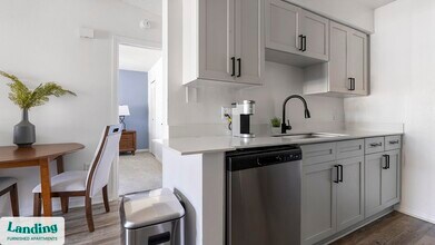 1000 Marlin Lakes Cir, Unit 725 in Sarasota, FL - Building Photo - Building Photo