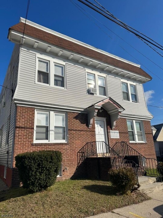 114 Delmar Pl in Irvington, NJ - Building Photo