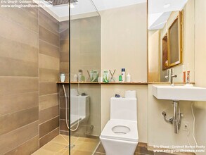 170 Rawson Rd, Unit 2 in Brookline, MA - Foto de edificio - Building Photo