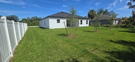 405 Loveland Blvd in Port Charlotte, FL - Building Photo - Building Photo
