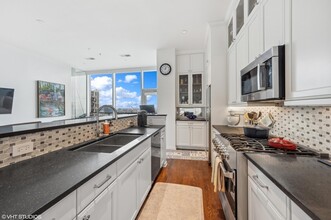 500 W Superior St, Unit 1201 in Chicago, IL - Foto de edificio - Building Photo