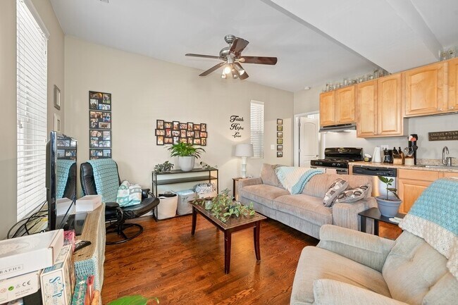 2246 N Magnolia Ave in Chicago, IL - Building Photo - Building Photo