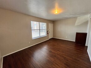 2526 W Prairie St in Denton, TX - Building Photo - Building Photo